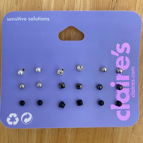 Girl’s Claire’s Earrings - Picture 1 of 1